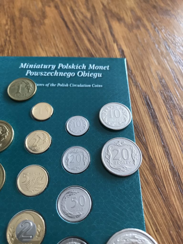 Miniatury Monet Obiegowych w porównianiu do zwykłych monet PLN